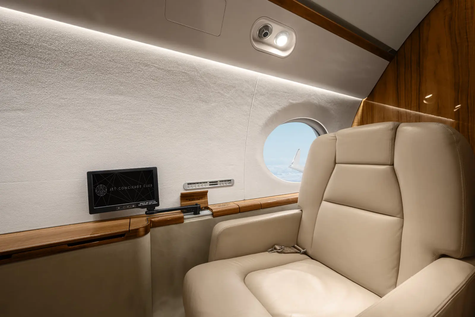 Gulfstream G550 G-LSCW operated by Jet Concierge Club photo 3