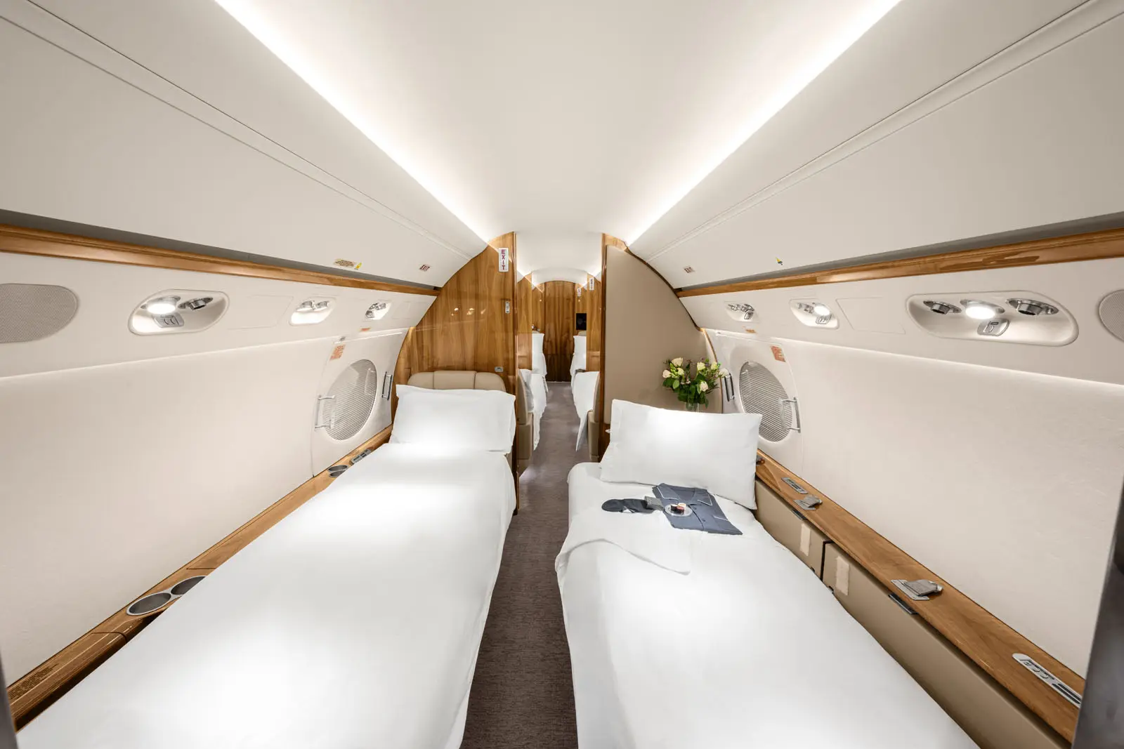Gulfstream G550 G-LSCW operated by Jet Concierge Club photo 4