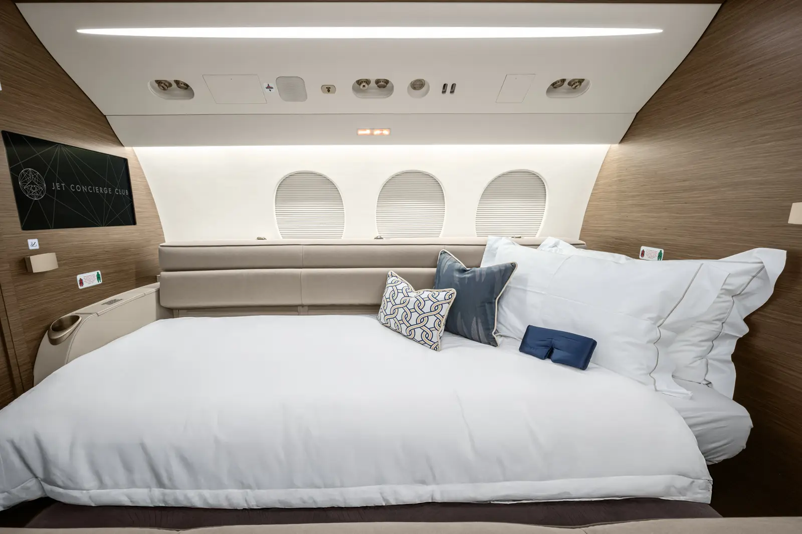 Dassault Falcon 7X G-MATO operated by Jet Concierge Club photo 2
