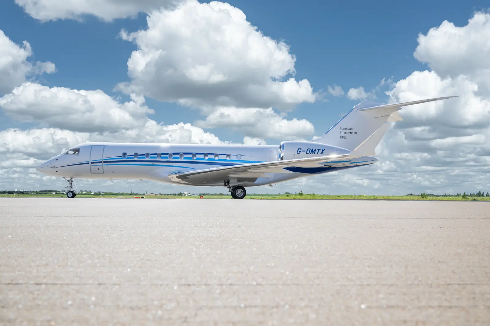 Bombardier Global 5000 G-OMTX