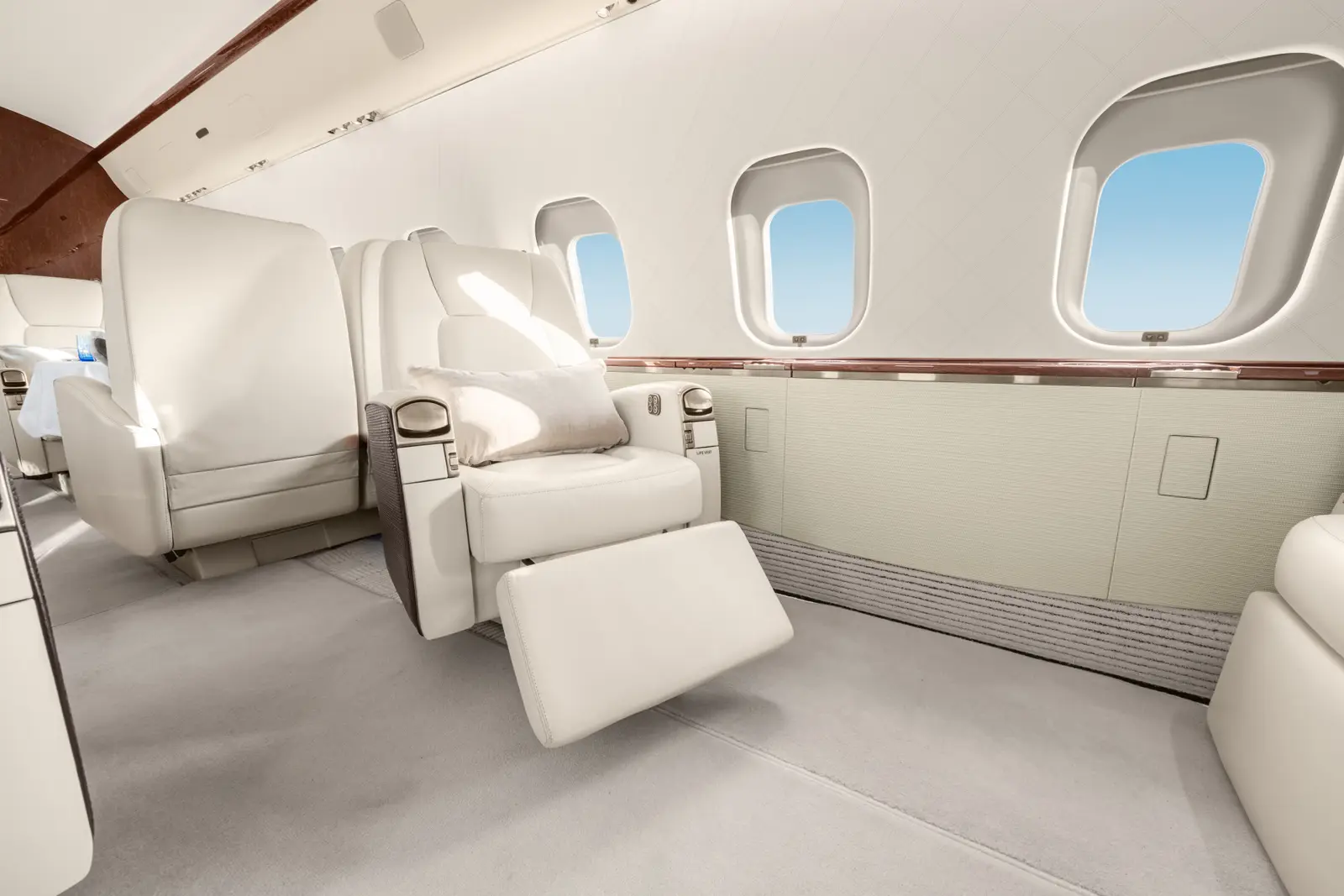 Bombardier Global 5000 G-OMTX operated by Jet Concierge Club photo 4
