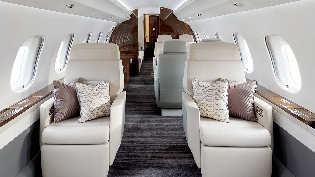 Bombardier Global 6000 G-OUEG operated by Catreus Ltd photo 2