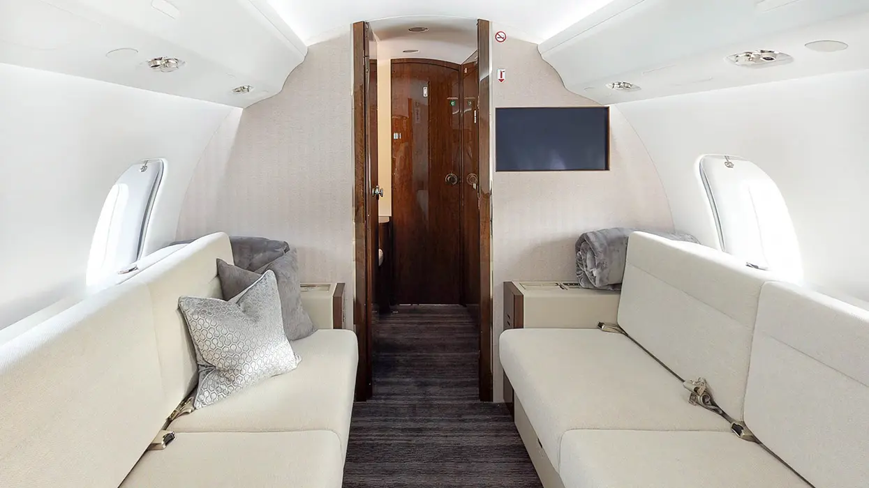 Bombardier Global 6000 G-OUEG operated by Catreus Ltd photo 3