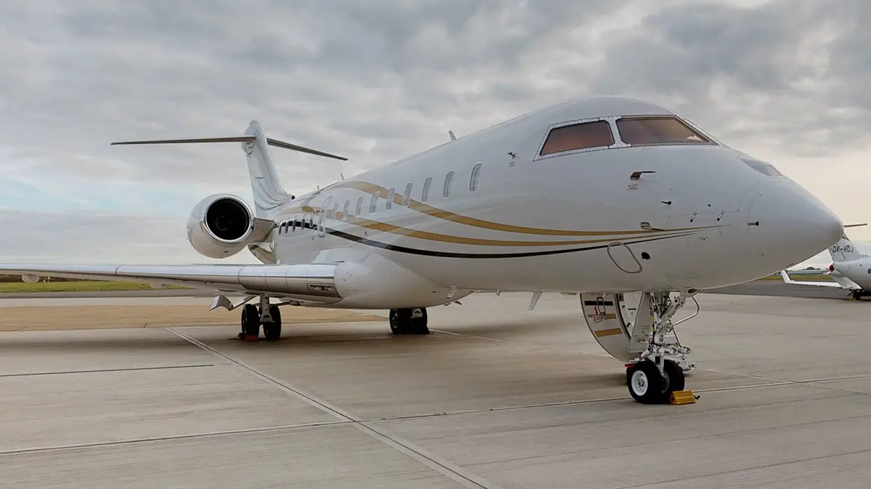Bombardier Global 6000 G-OUEG operated by Catreus Ltd photo 5