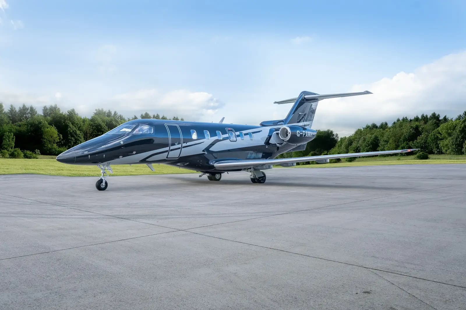 Pilatus PC-24 G-PAMH operated by The Little Jet Company Ltd photo 6