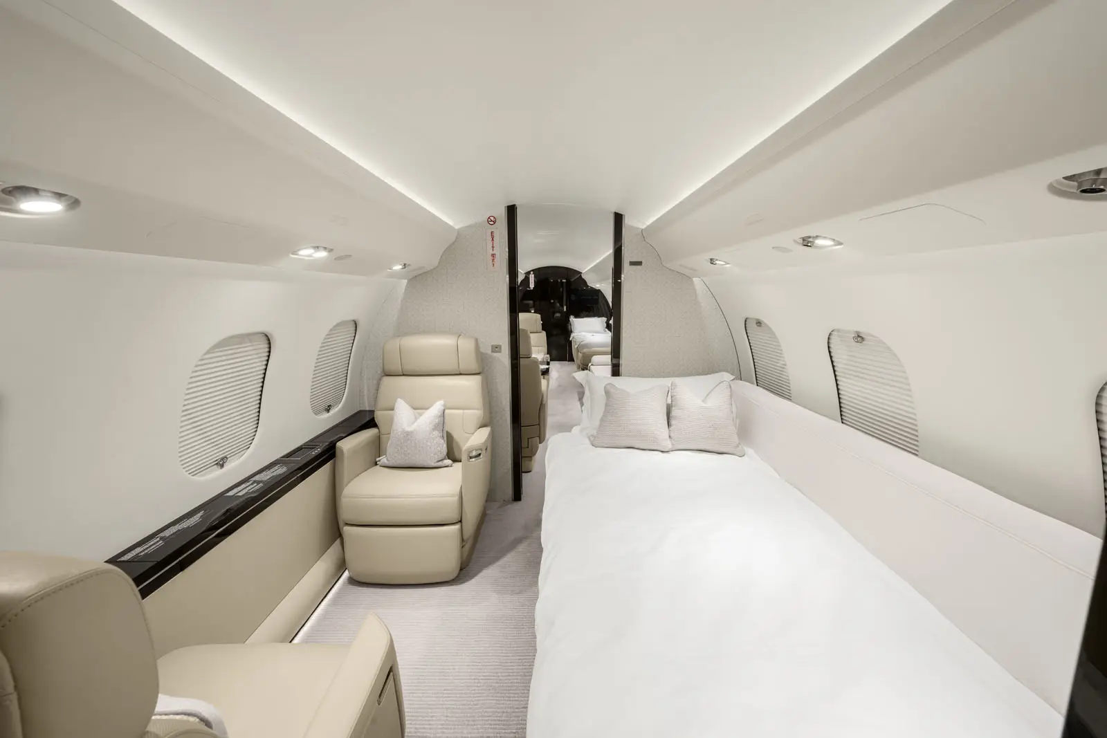 Bombardier Global 6500 G-SBNM operated by Jet Concierge Club photo 4