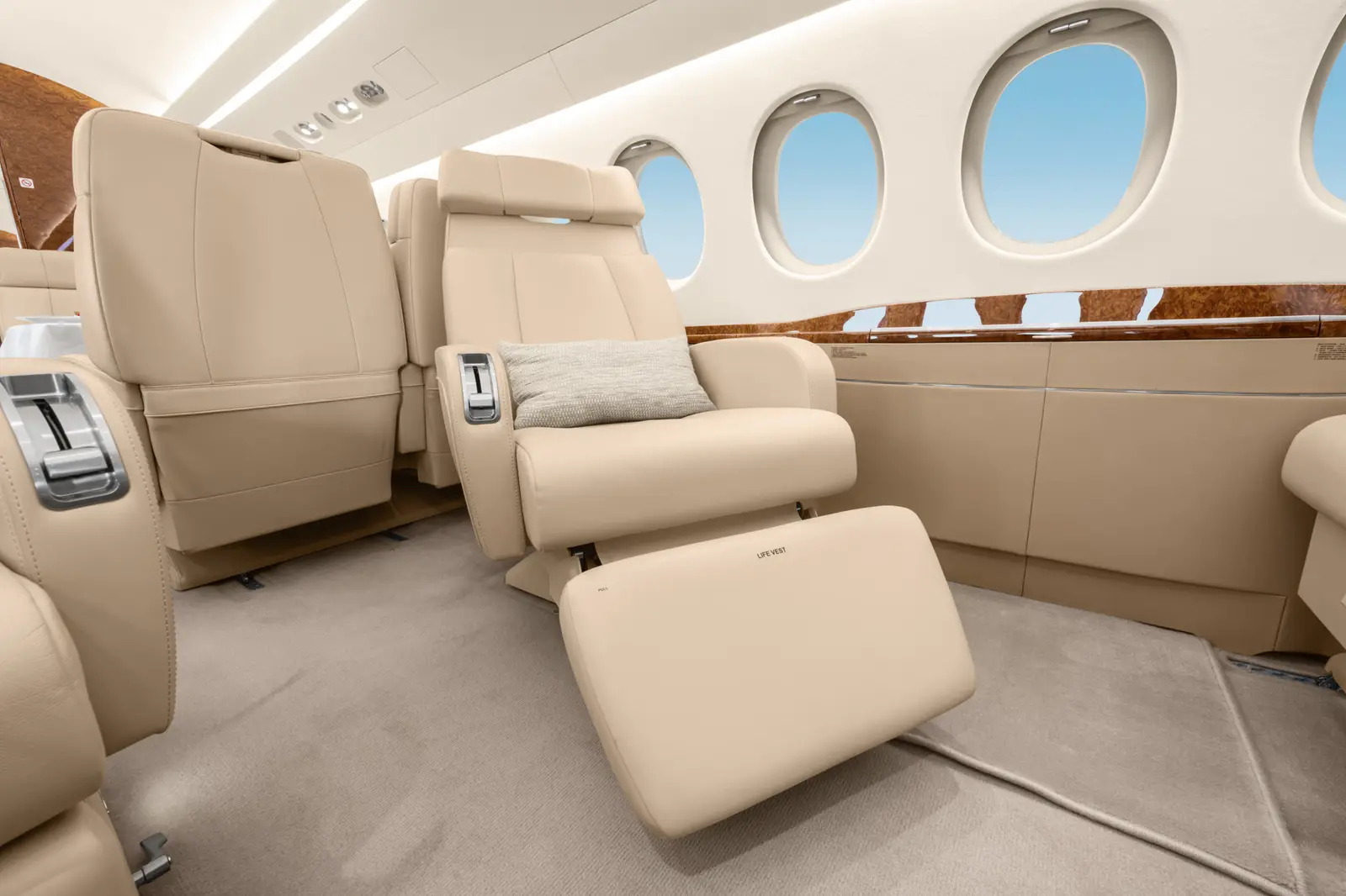 Dassault Falcon 7X G-SPTX operated by Jet Concierge Club photo 6
