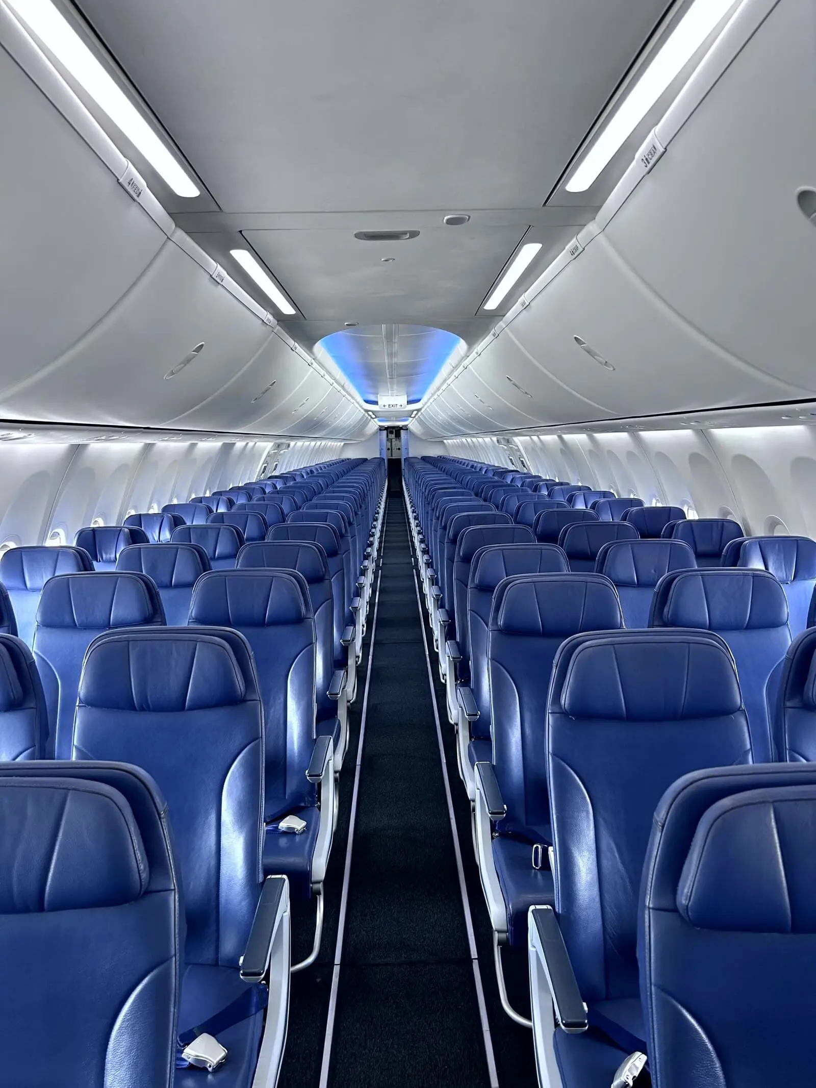 Boeing 737-800 G-ULIT operated by Ascend Airways photo 2