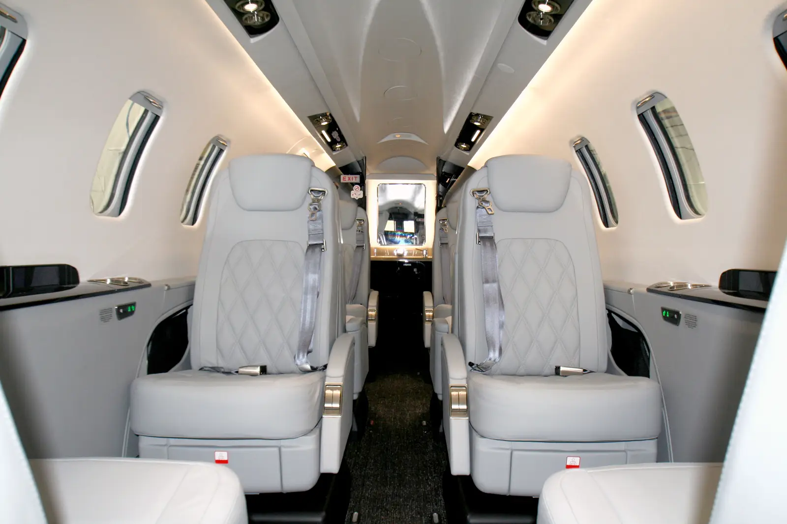 Bombardier Learjet 75 G-USHA operated by Aperta Aviation photo 2