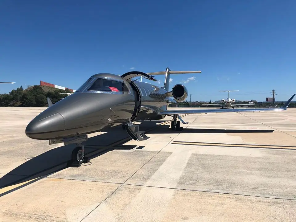 Bombardier Learjet 75 G-USHA operated by Aperta Aviation photo 4