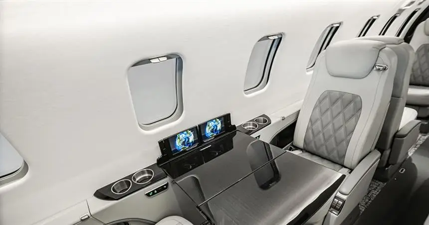 Bombardier Learjet 75 G-USHA operated by Aperta Aviation photo 5