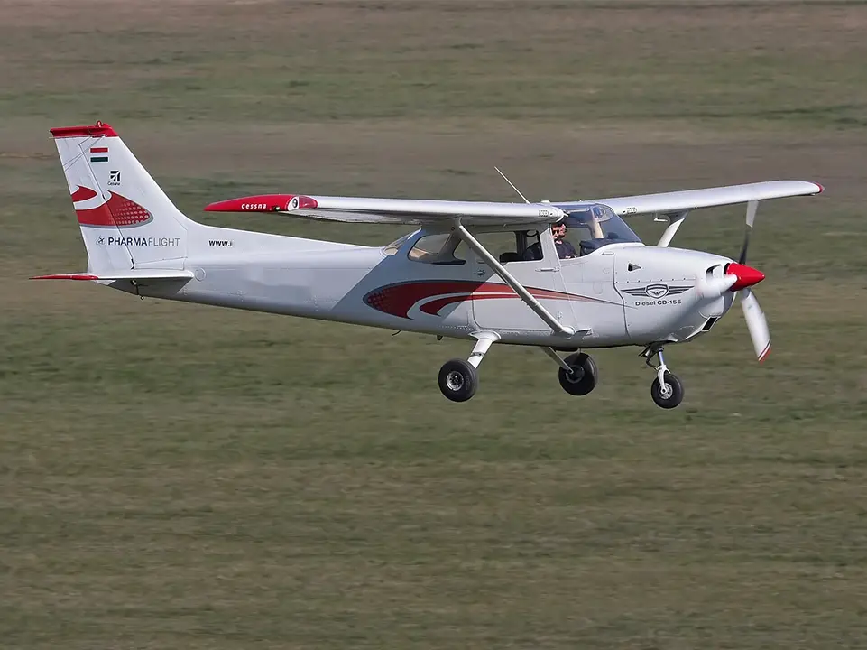 Cessna 172 HA-BDE operated by Fly-Coop Legiszolgaltato Ltd photo 2