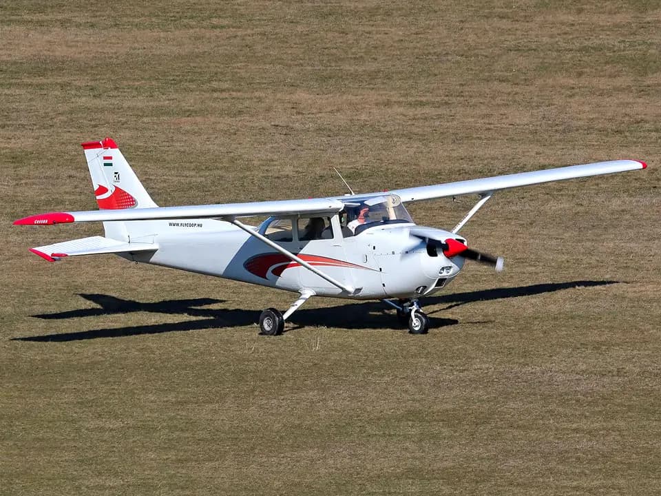 Cessna 172 HA-BNO operated by Fly-Coop Legiszolgaltato Ltd photo 2