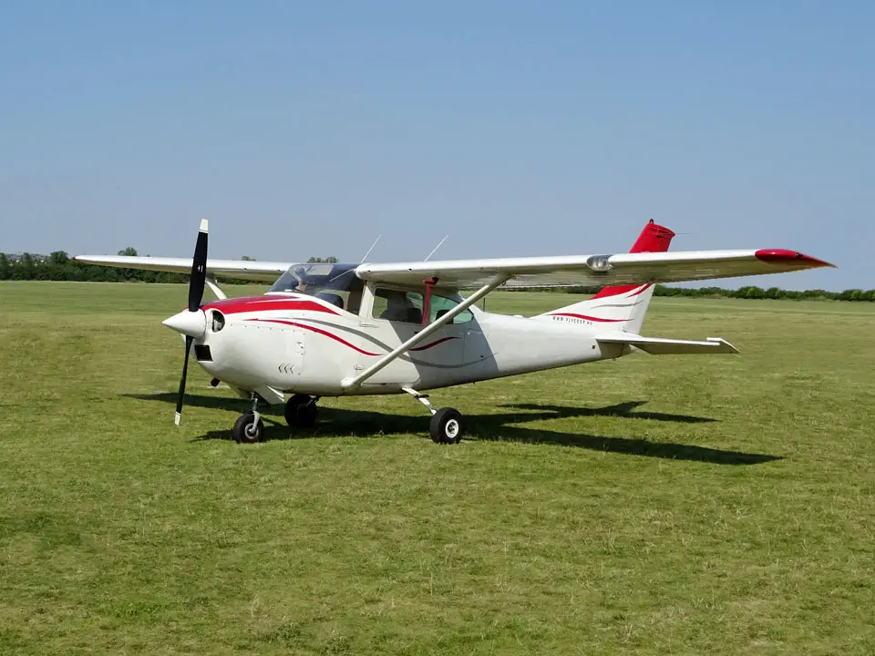 Cessna 182 HA-DIK operated by Fly-Coop Legiszolgaltato Ltd photo 2