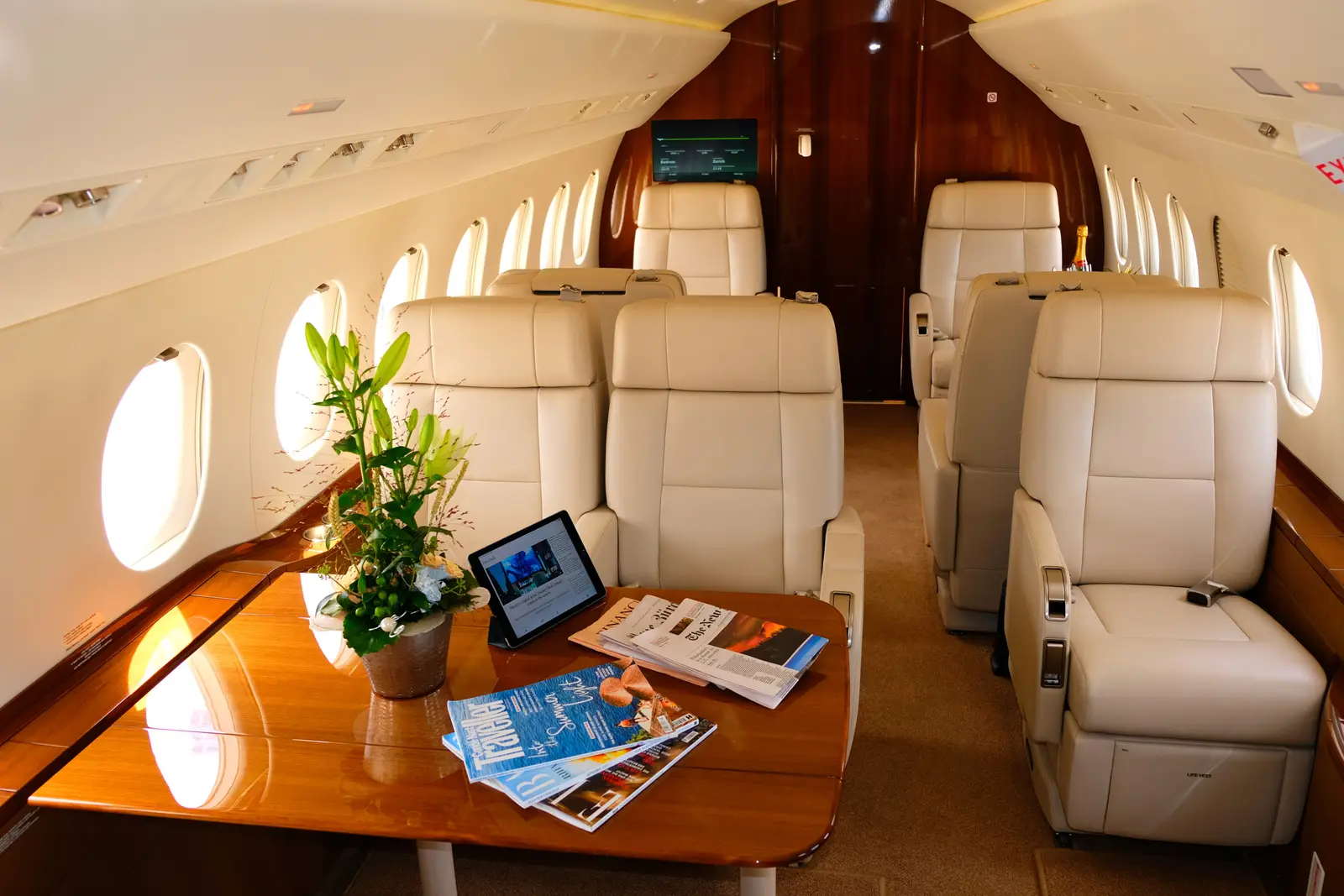 Dassault Falcon 2000LX HB-IGO operated by Cat Aviation AG photo 3