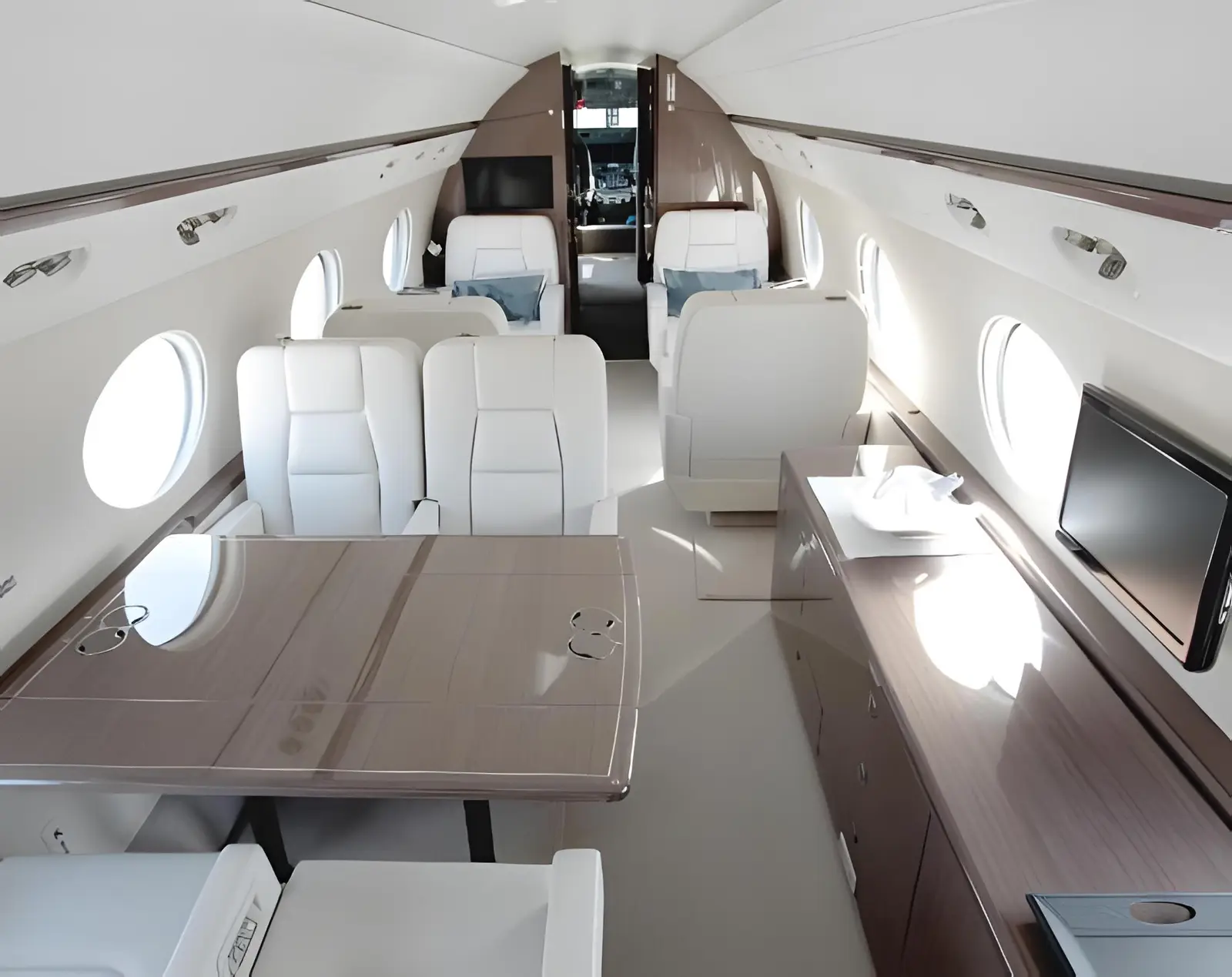 Gulfstream G550 HB-JAZ operated by Jet Aviation Flight Services, Inc. photo 2