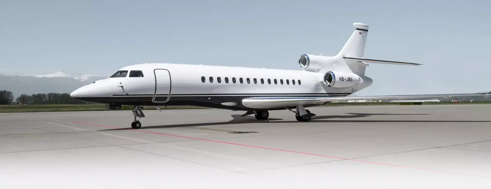 Dassault Falcon 8X HB-JWX operated by Albinati Aeronautics photo 4