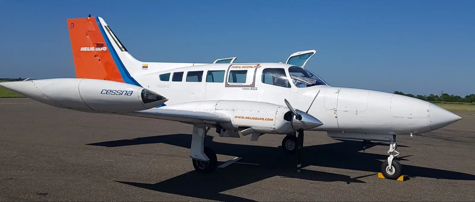 Cessna 402B HK-4807 operated by Heligolfo Colombia, exterior