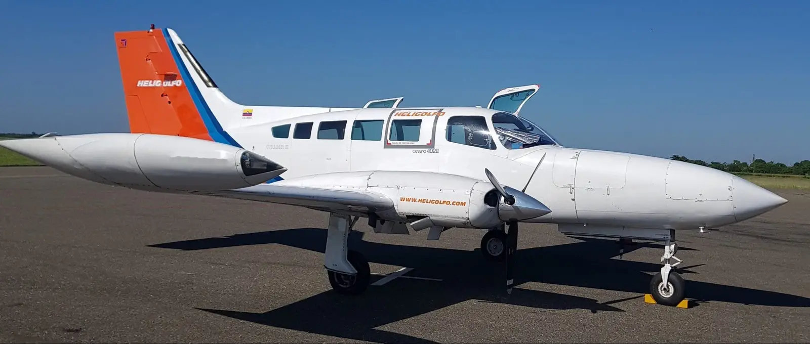 Cessna 402B HK-4807 operated by Heligolfo Colombia photo 3