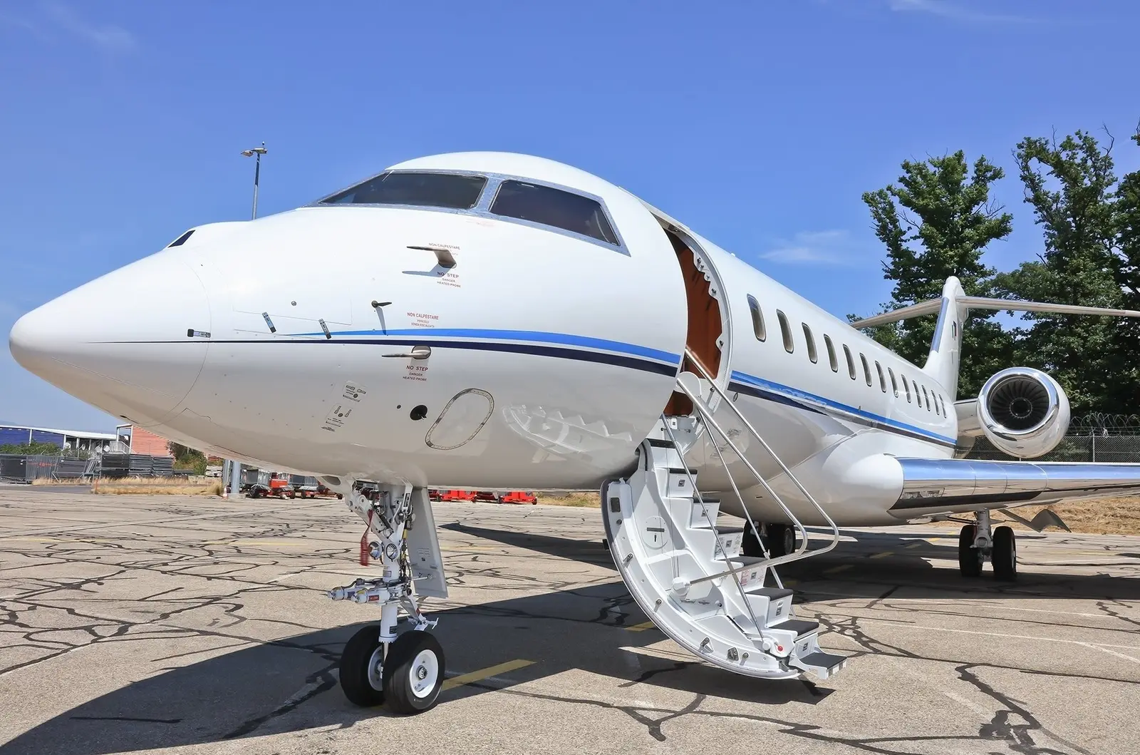 Bombardier Global 6000 I-PFLY operated by Albinati Aeronautics photo 3