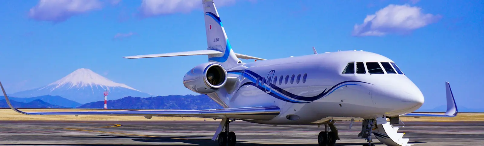 Dassault Falcon 2000LXS JA16AC operated by Fuji Business Jet Co., Ltd. photo 6