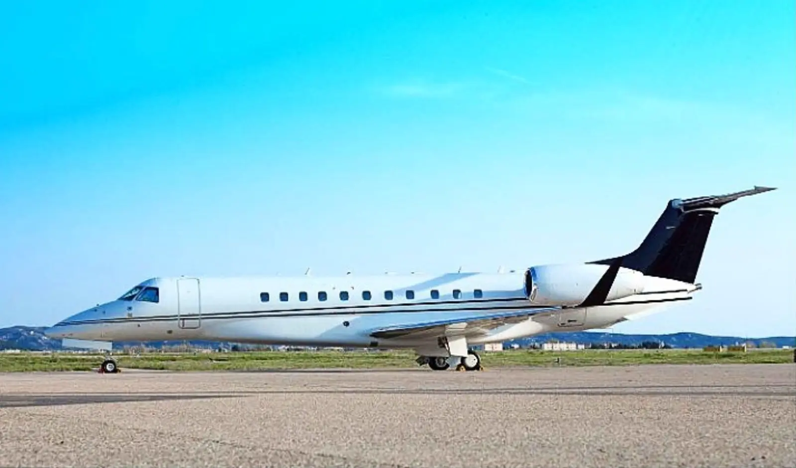 Embraer Legacy 650 JY-CII operated by Arab Wings, exterior