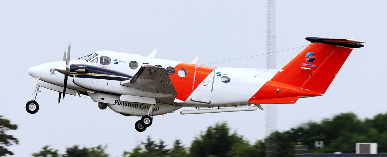 Beechcraft King Air 200 LN-TRG operated by SundtAir photo 2