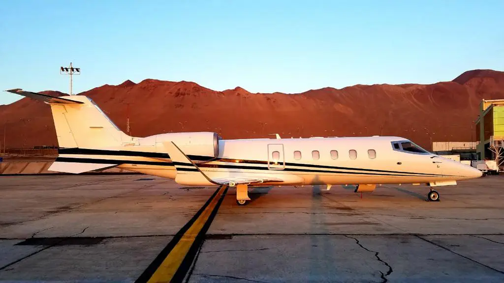 Bombardier Learjet 60 LV-CZX operated by Royal Class Private Flights photo 4