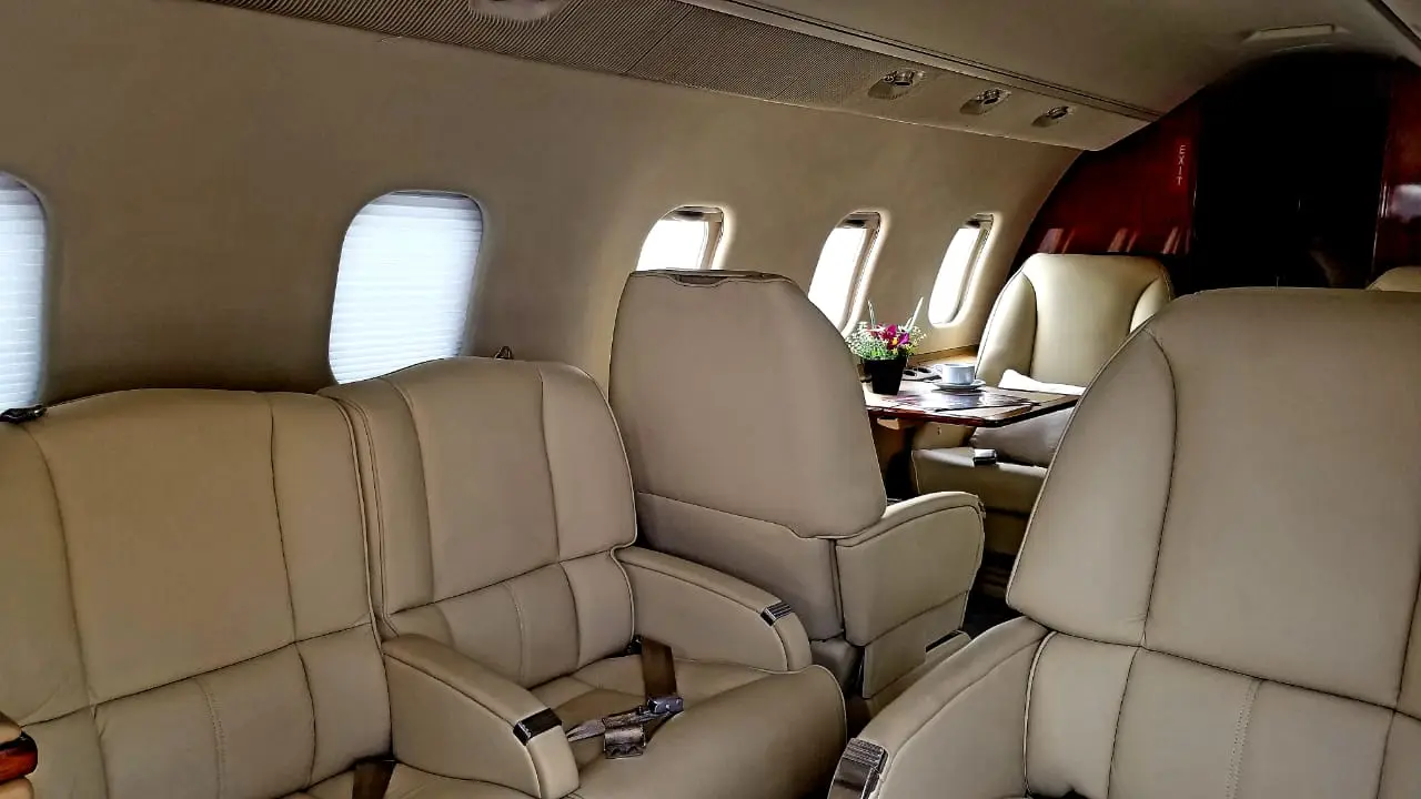 Bombardier Learjet 60 LV-CZX operated by Royal Class Private Flights photo 5