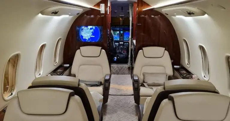 Bombardier Challenger 350 LV-HAT operated by Alba Jet S.A. photo 2