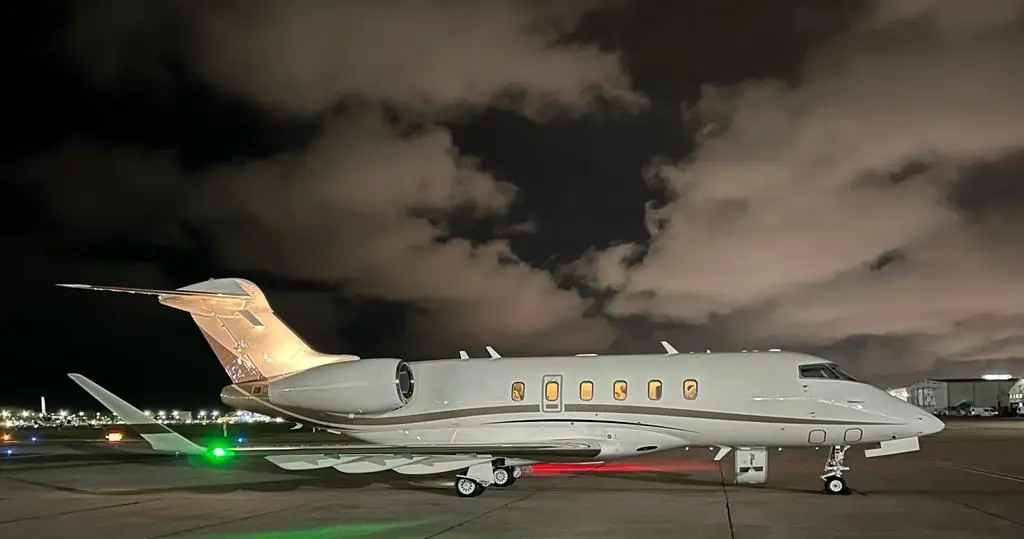 Bombardier Challenger 350 LV-HAT operated by Alba Jet S.A. photo 4