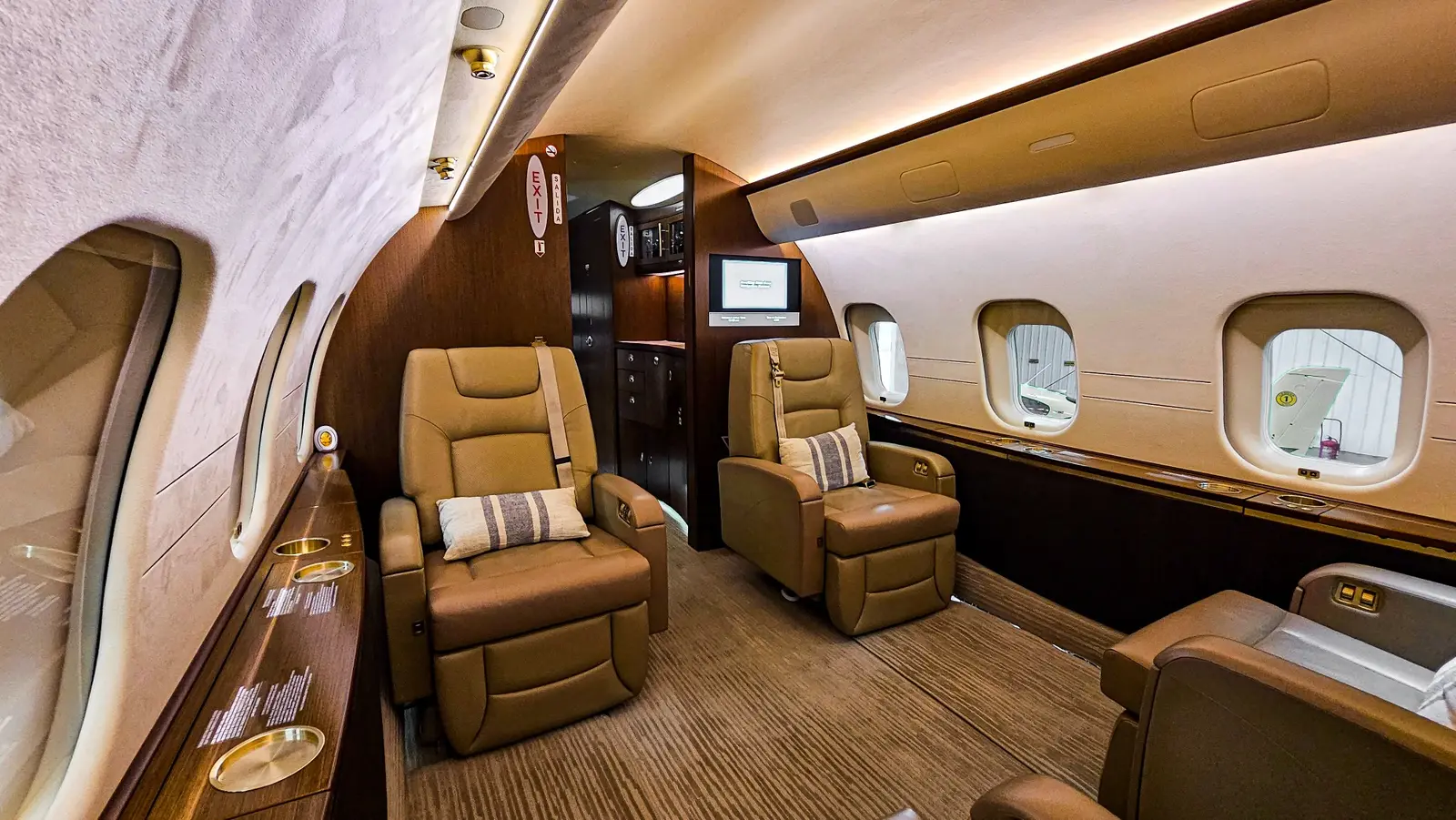 Bombardier Global 5000 LV-KLE operated by Cheyenne S.A. photo 3
