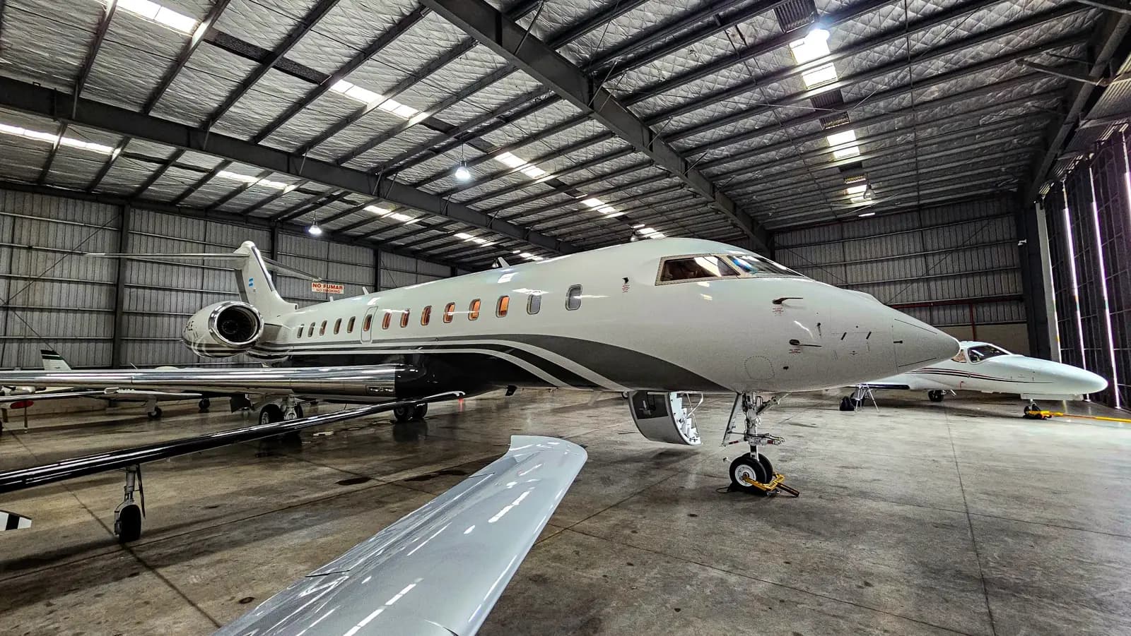 Bombardier Global 5000 LV-KLE operated by Cheyenne S.A. photo 6