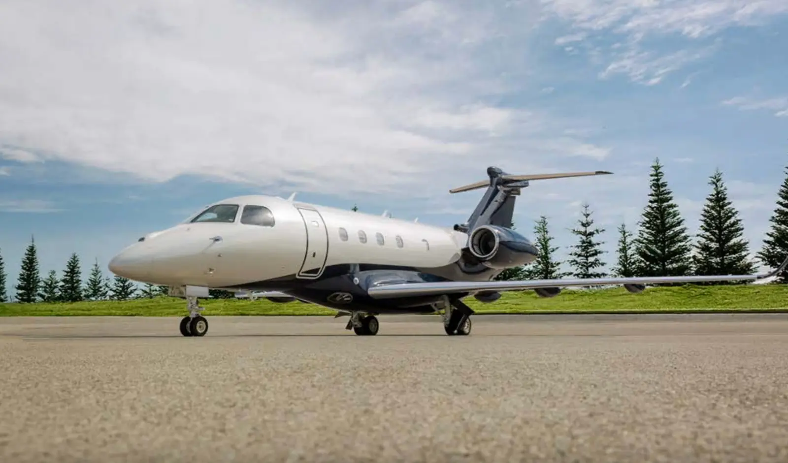 Embraer Praetor 500 LX-AAA operated by Global Jet photo 4