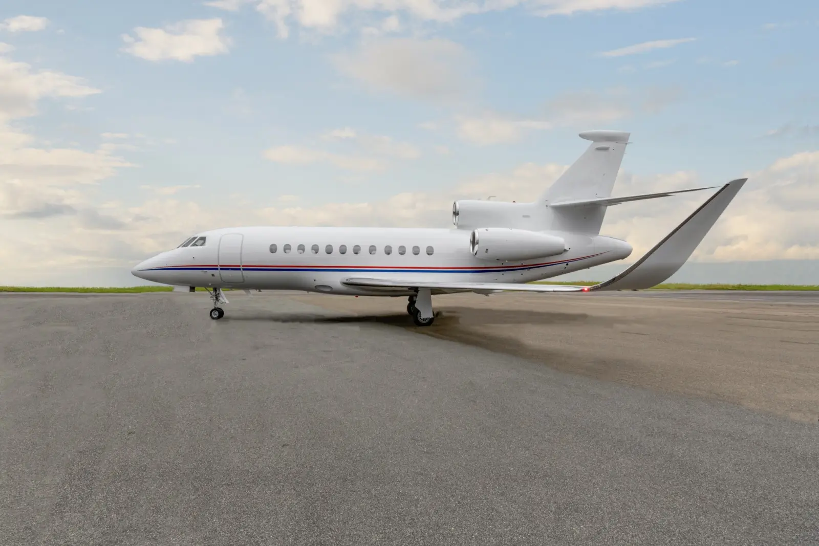 Dassault Falcon 900LX LX-EOS operated by Global Jet photo 5