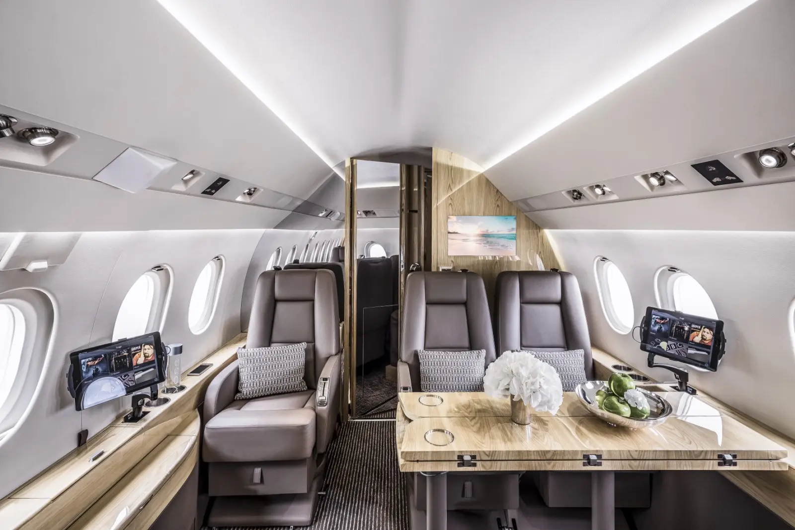 Dassault Falcon 2000LX LX-EVM operated by Global Jet photo 2