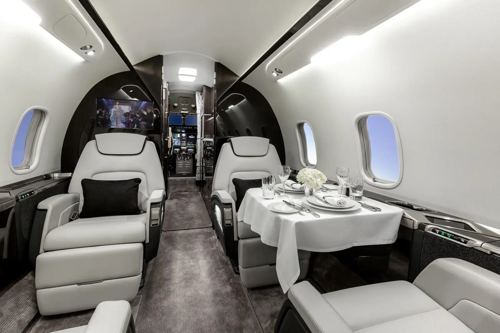 Bombardier Challenger 350 LX-GJM operated by Global Jet photo 2