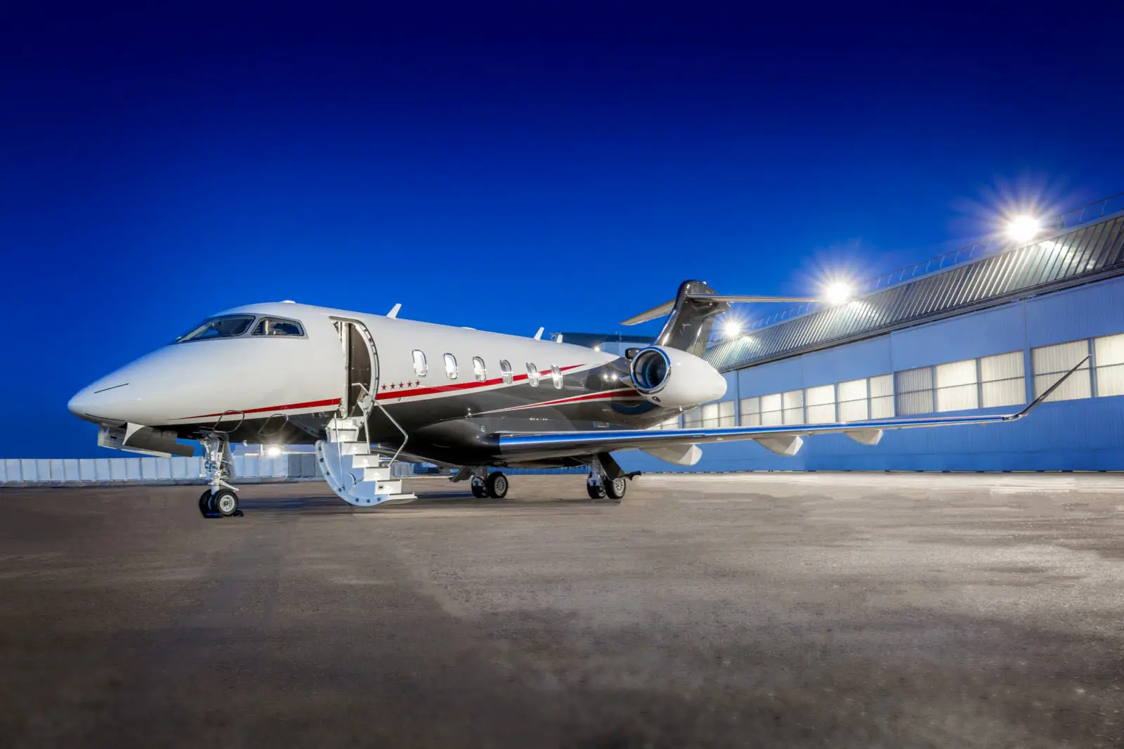 Bombardier Challenger 350 LX-GJM operated by Global Jet photo 4