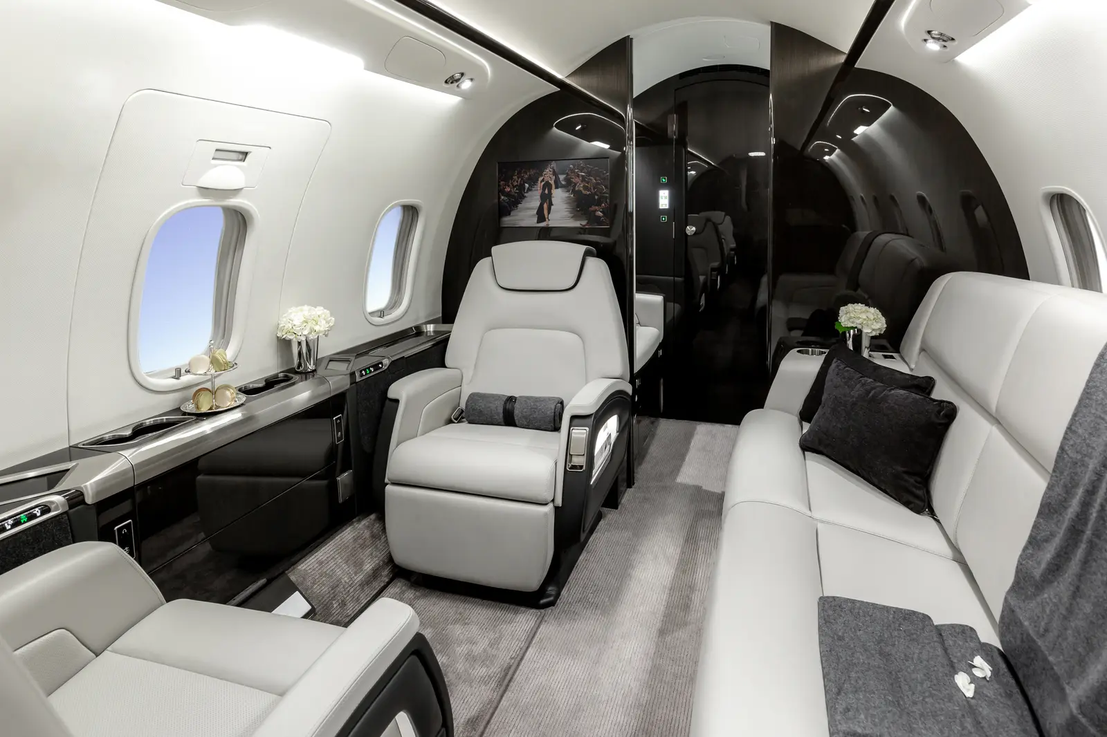 Bombardier Challenger 350 LX-GJM operated by Global Jet photo 5