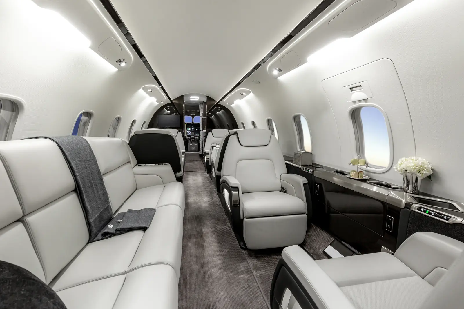 Bombardier Challenger 350 LX-GJM operated by Global Jet photo 6