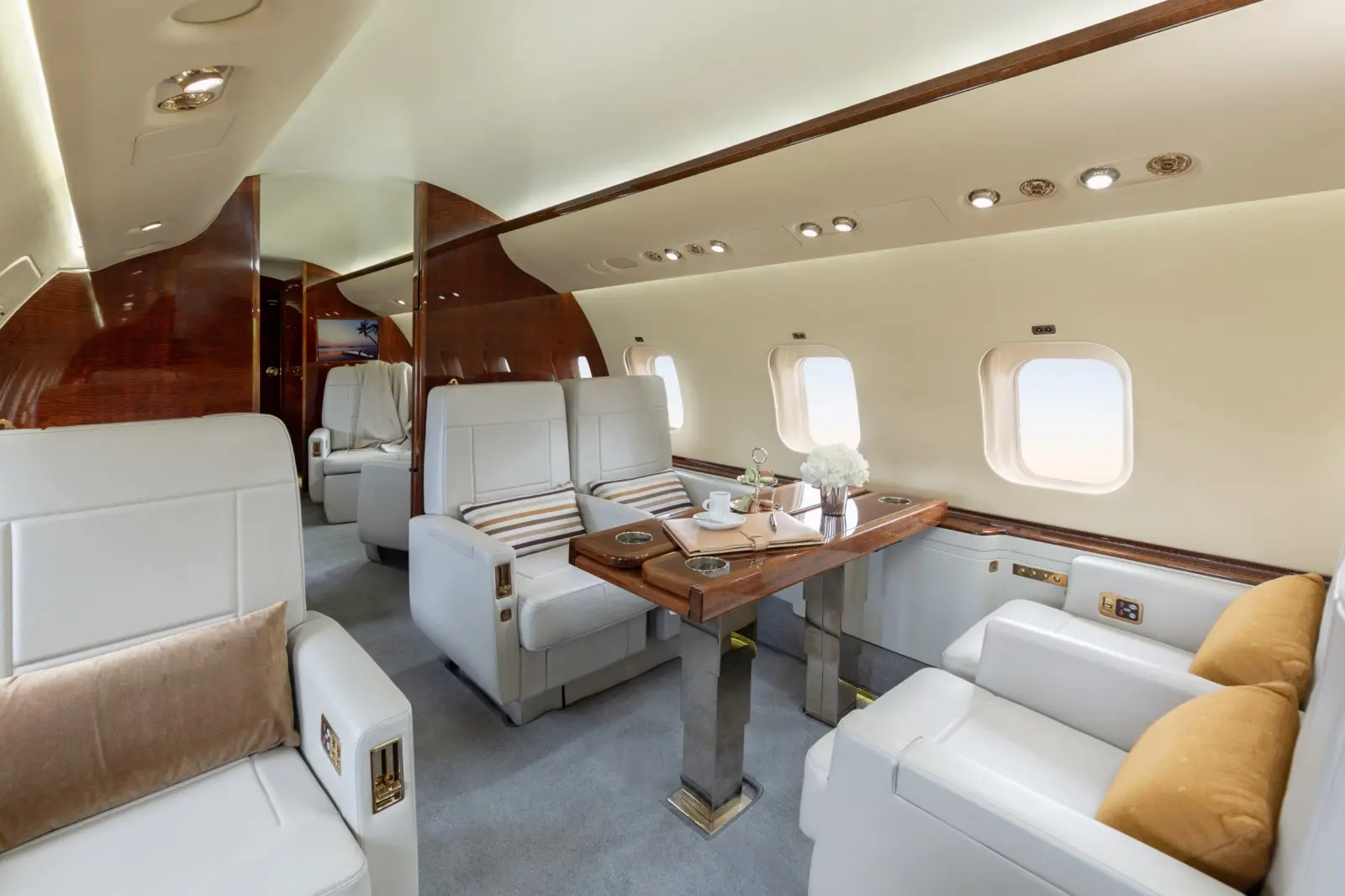 Bombardier Global Express XRS LX-GOL operated by Global Jet photo 6