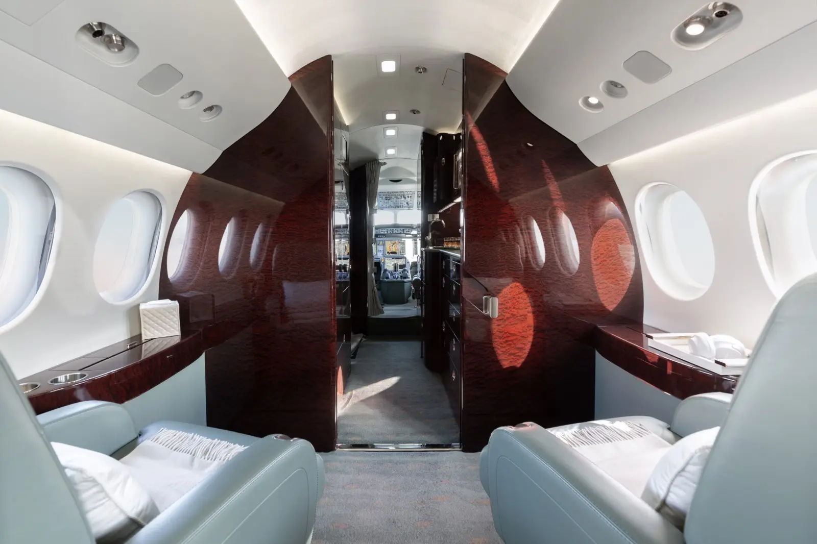 Dassault Falcon 7X LX-IAM operated by Global Jet photo 3