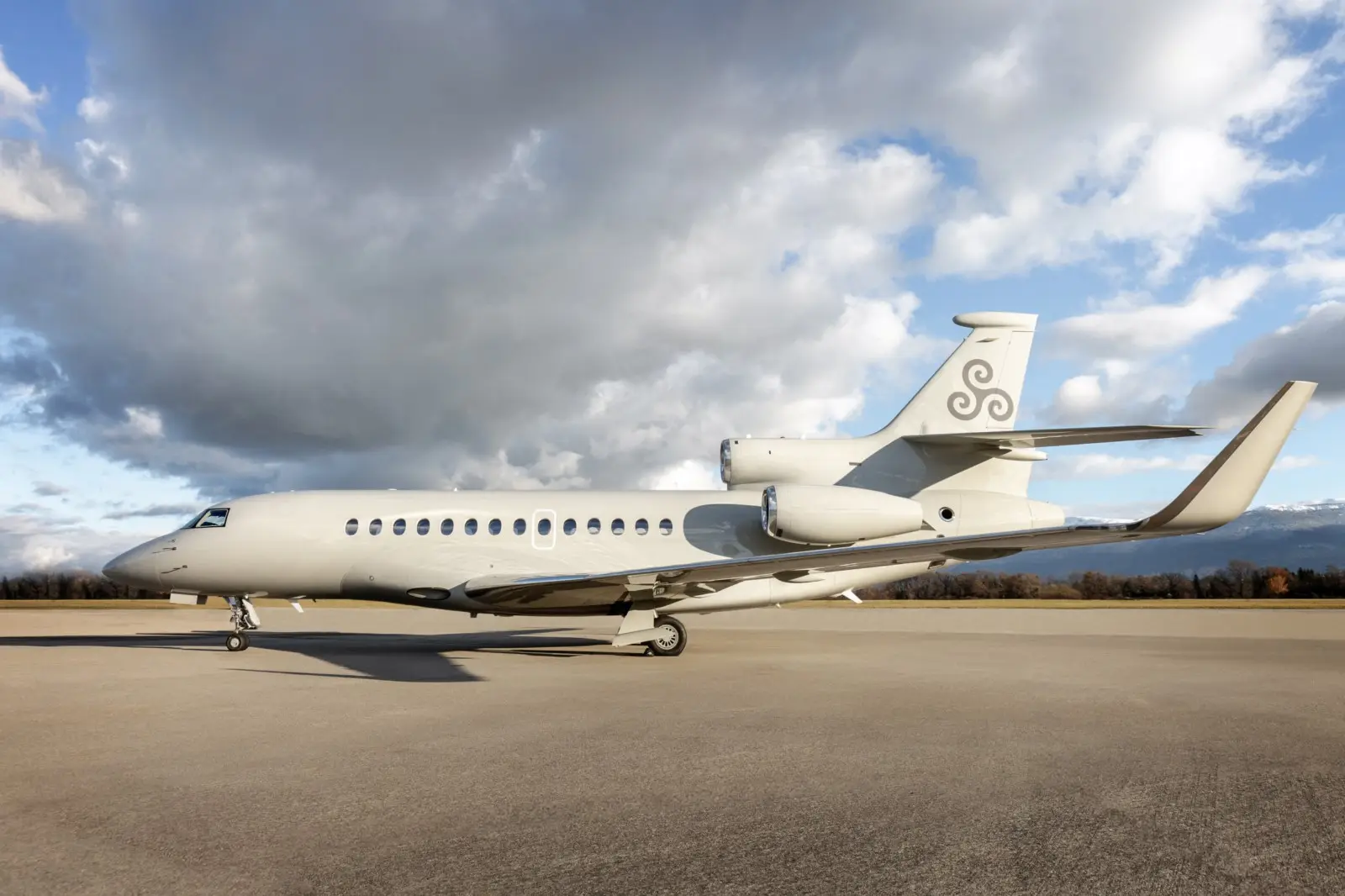 Dassault Falcon 7X LX-IAM operated by Global Jet photo 4