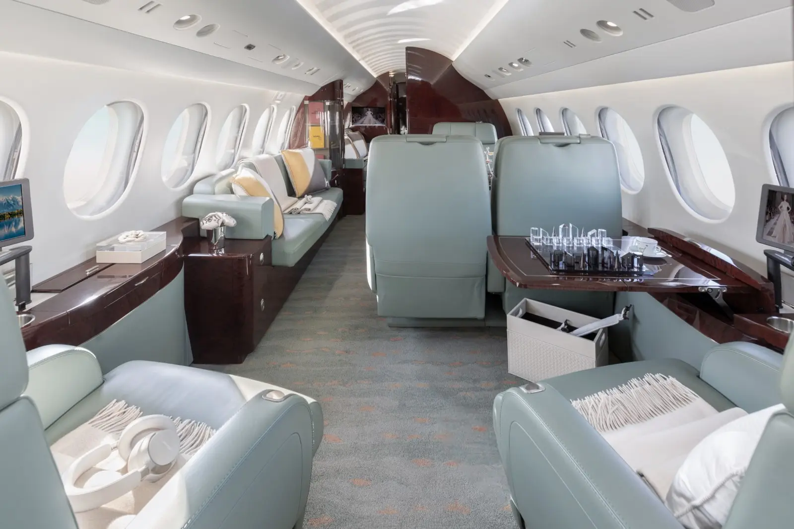 Dassault Falcon 7X LX-IAM operated by Global Jet photo 5