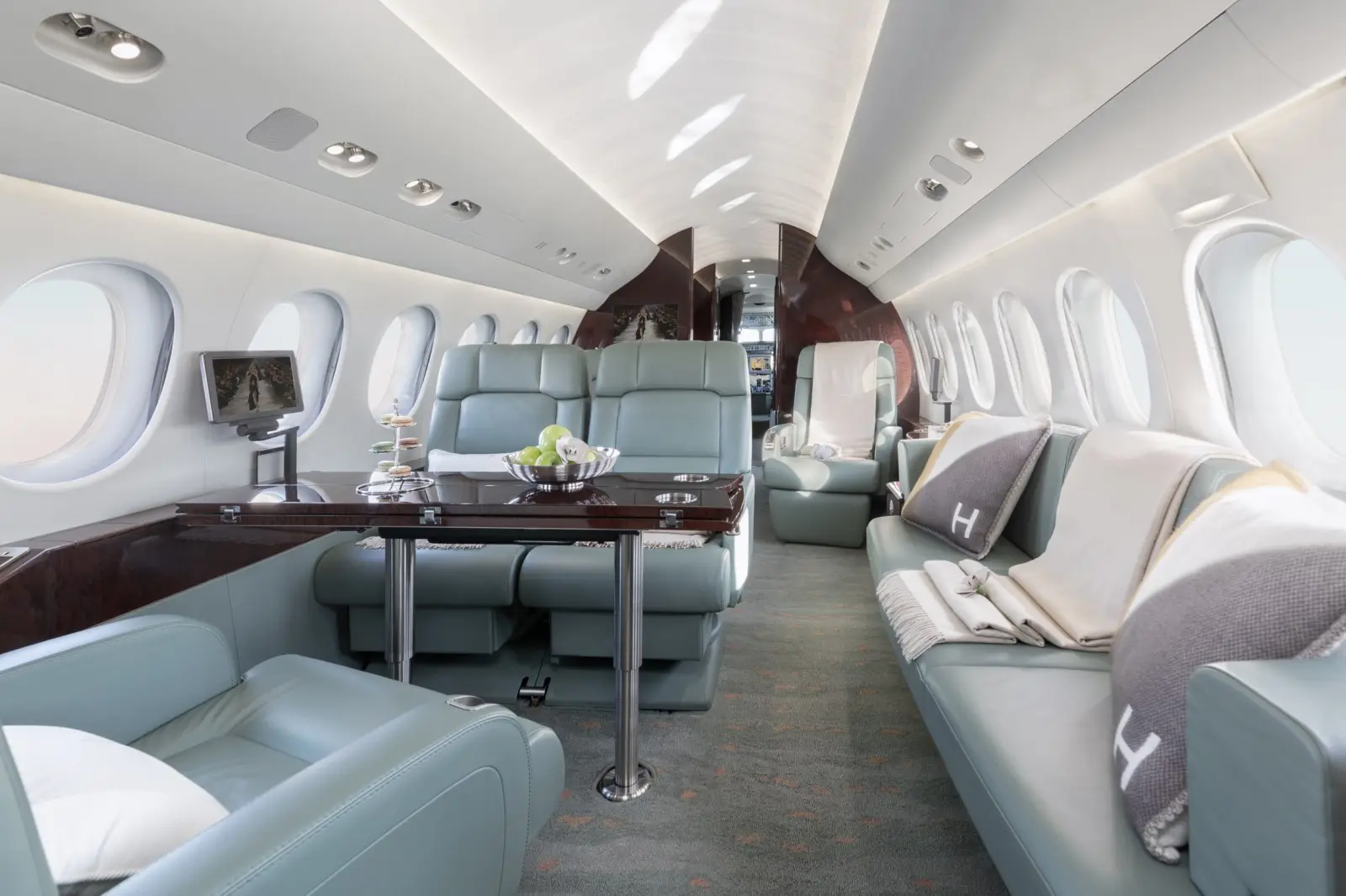 Dassault Falcon 7X LX-IAM operated by Global Jet photo 6