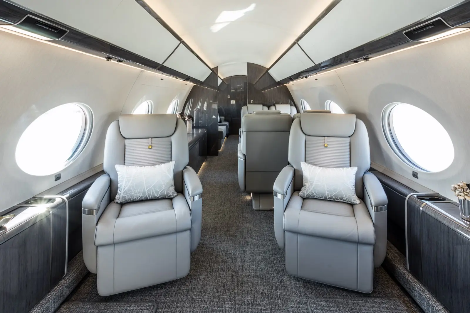 Gulfstream G650ER LX-ICE operated by Global Jet photo 5