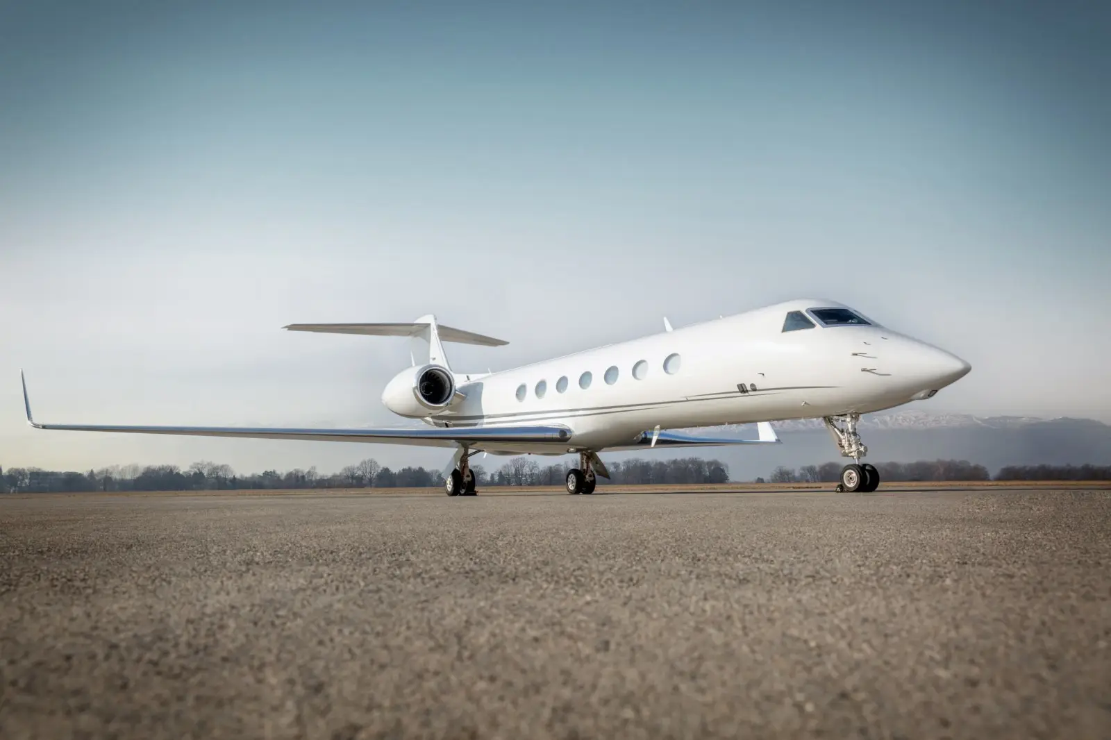 Gulfstream G550 LX-JNE operated by Global Jet photo 4