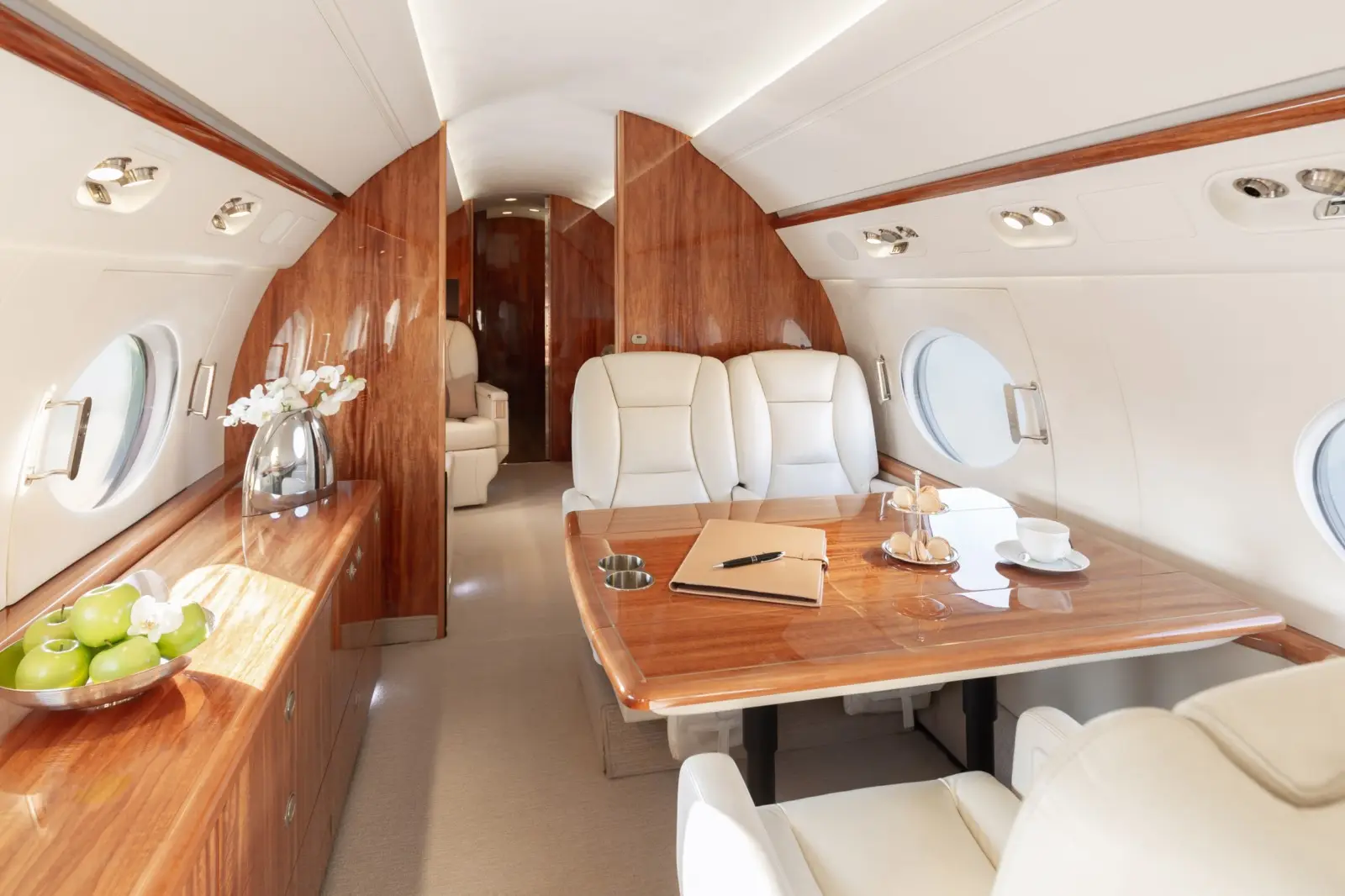 Gulfstream G550 LX-JNE operated by Global Jet photo 6
