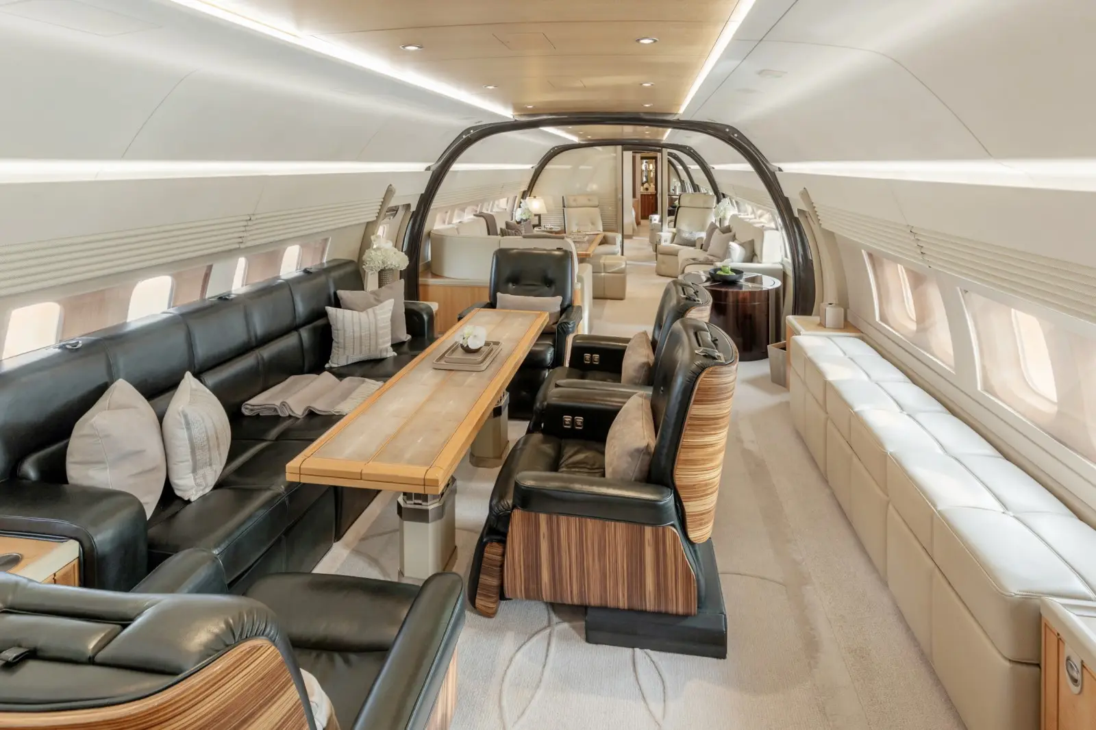 Boeing BBJ LX-LFX operated by Global Jet photo 2