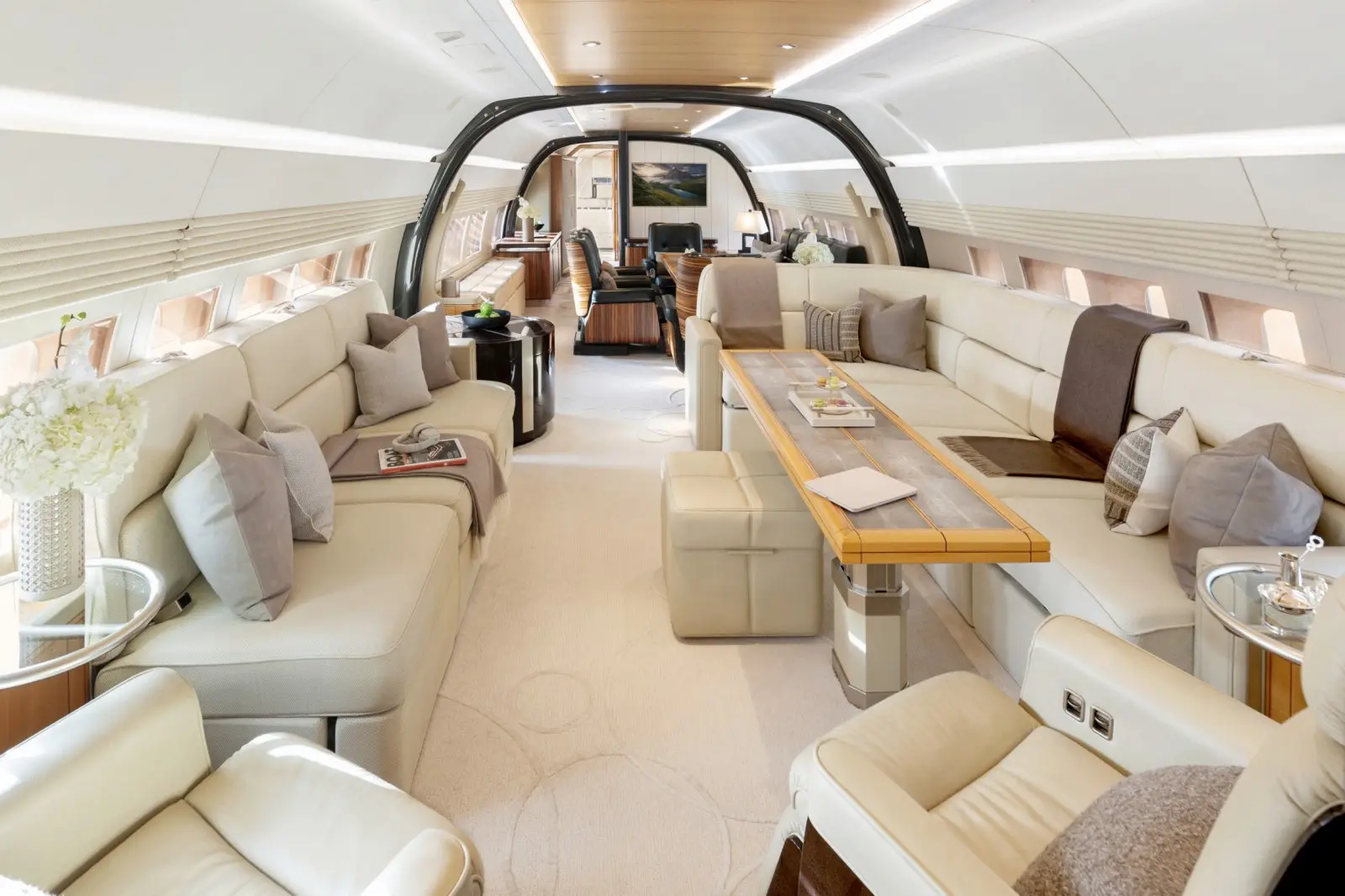 Boeing BBJ LX-LFX operated by Global Jet photo 4